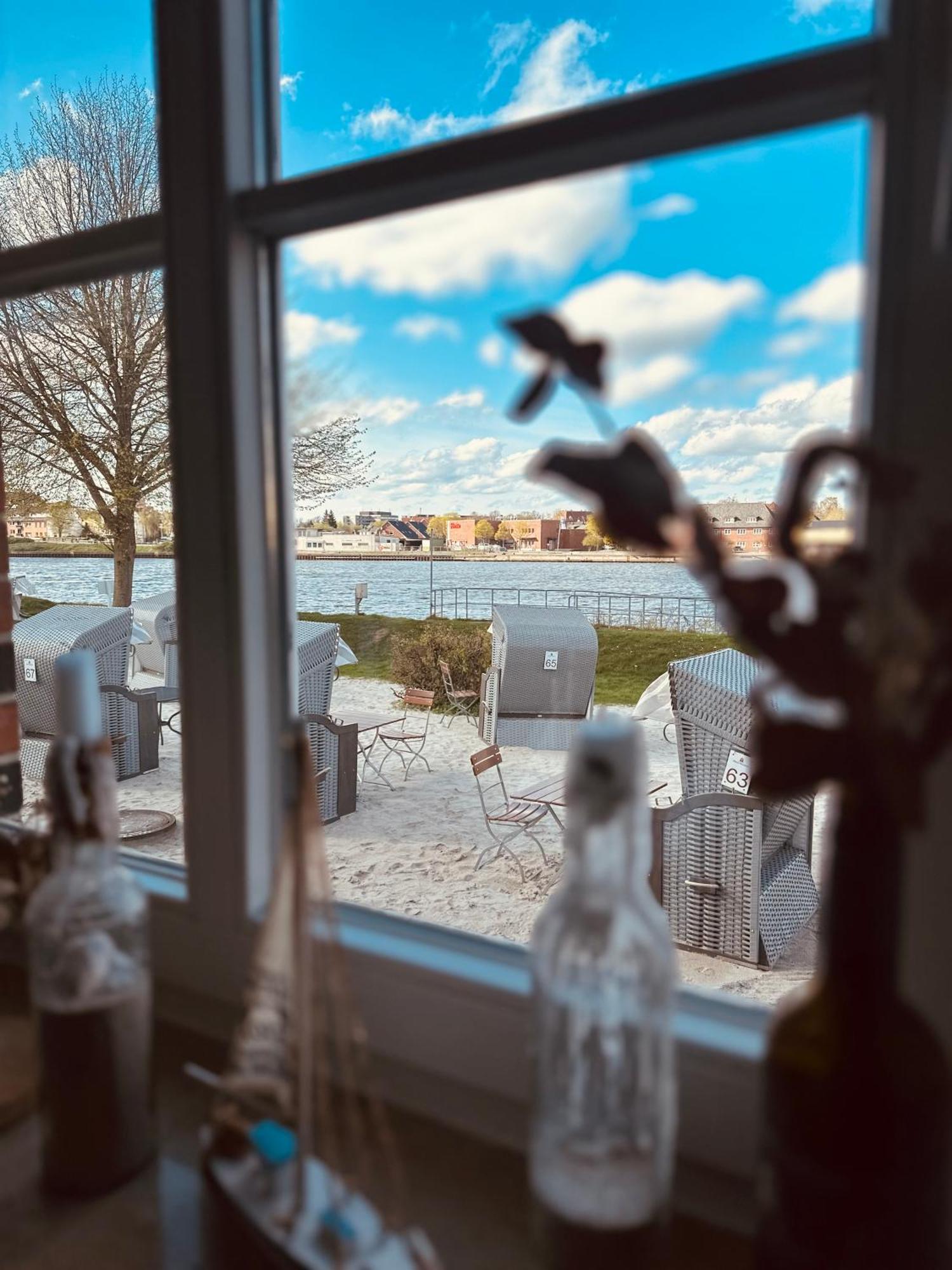 Kanal-Haus "Das Gaestehaus Direkt Am Nok" Osterrönfeld Exteriör bild