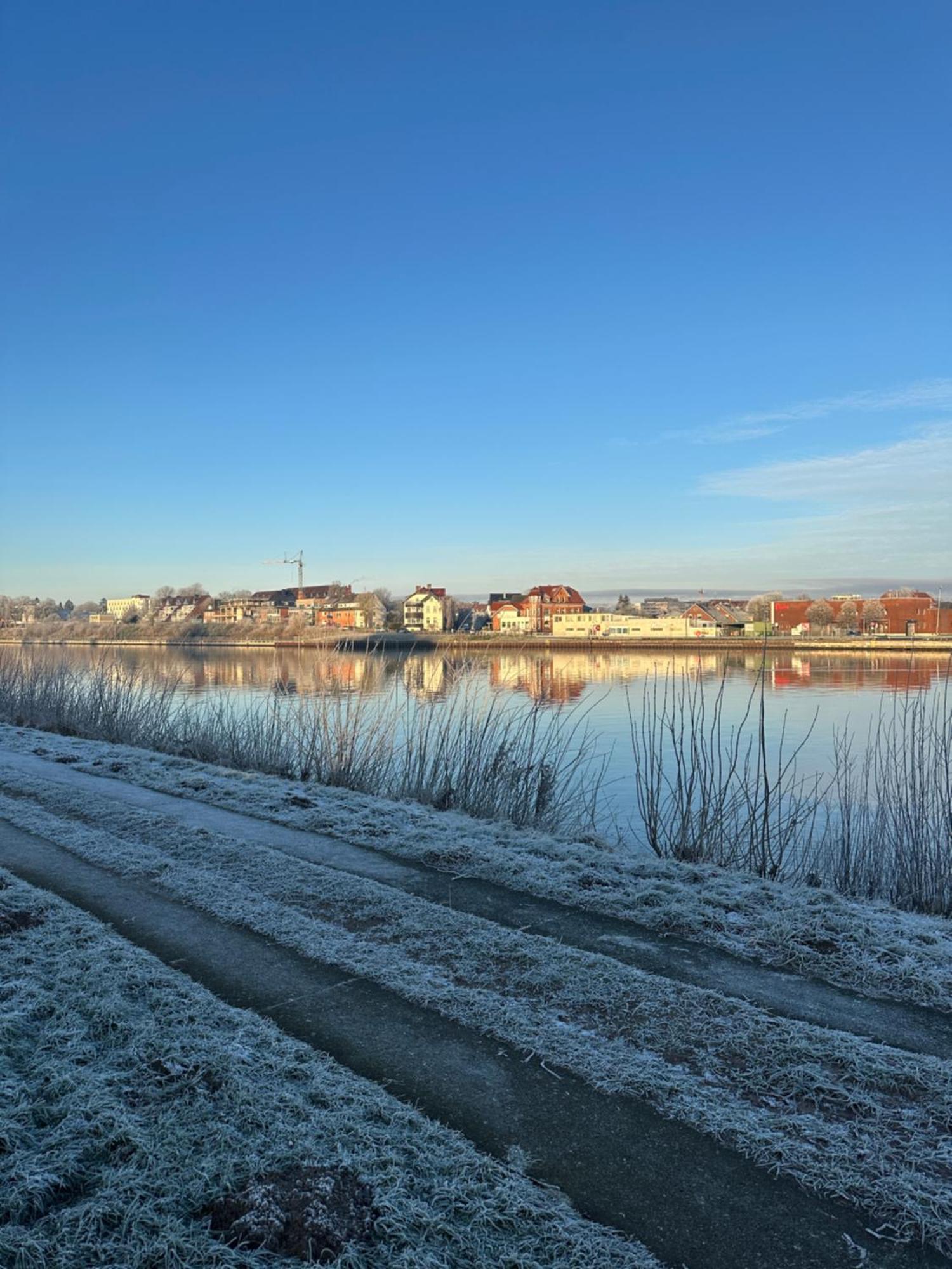 Kanal-Haus "Das Gaestehaus Direkt Am Nok" Osterrönfeld Exteriör bild