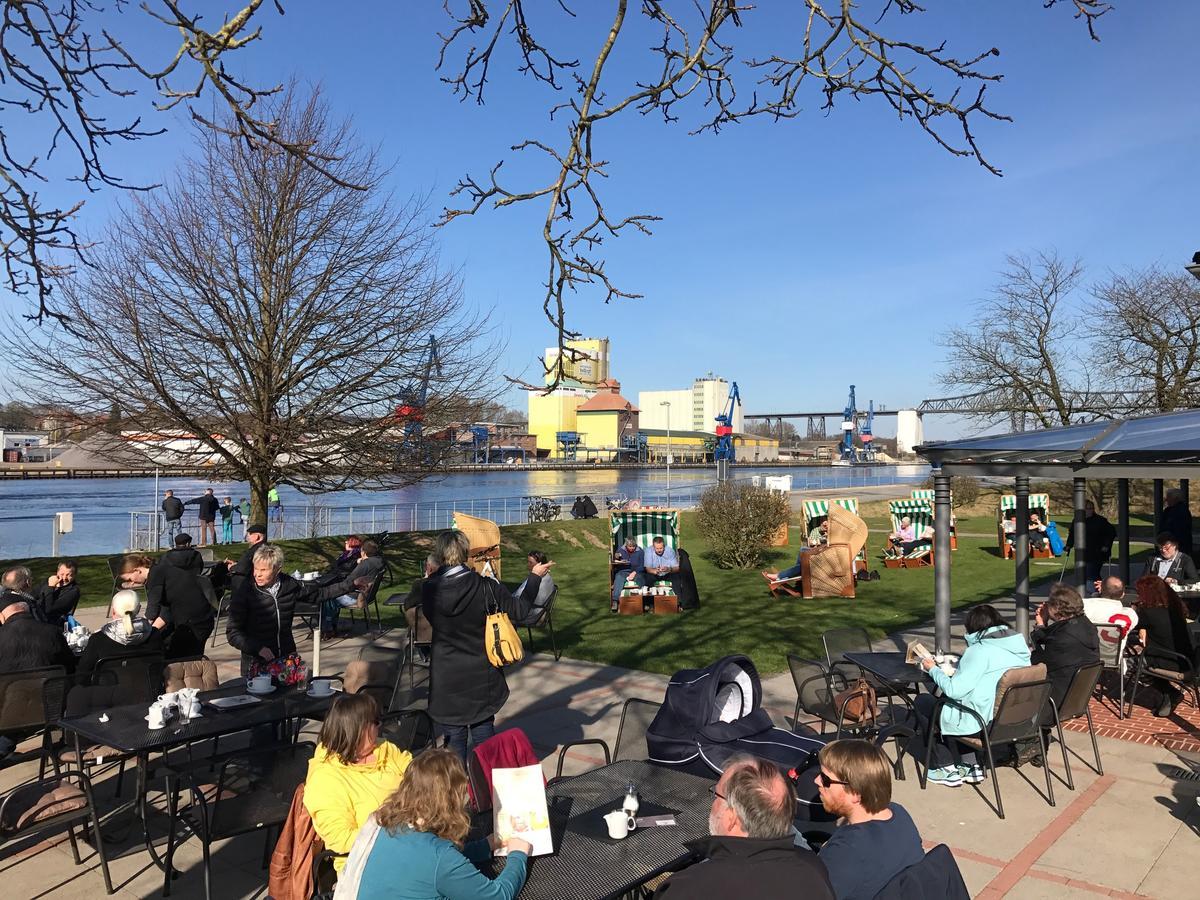 Kanal-Haus "Das Gastehaus Direkt Am Nok" Osterrönfeld Exteriör bild