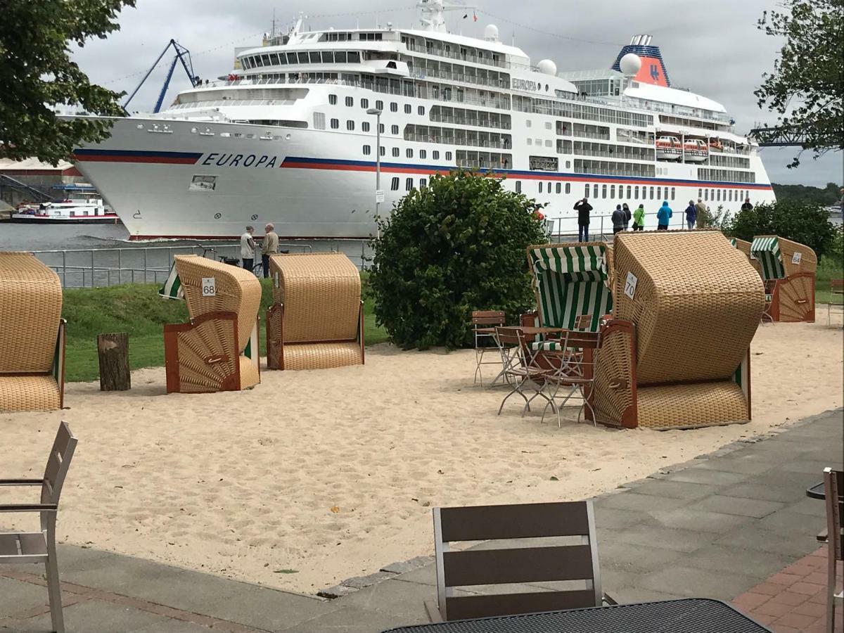 Kanal-Haus "Das Gastehaus Direkt Am Nok" Osterrönfeld Exteriör bild