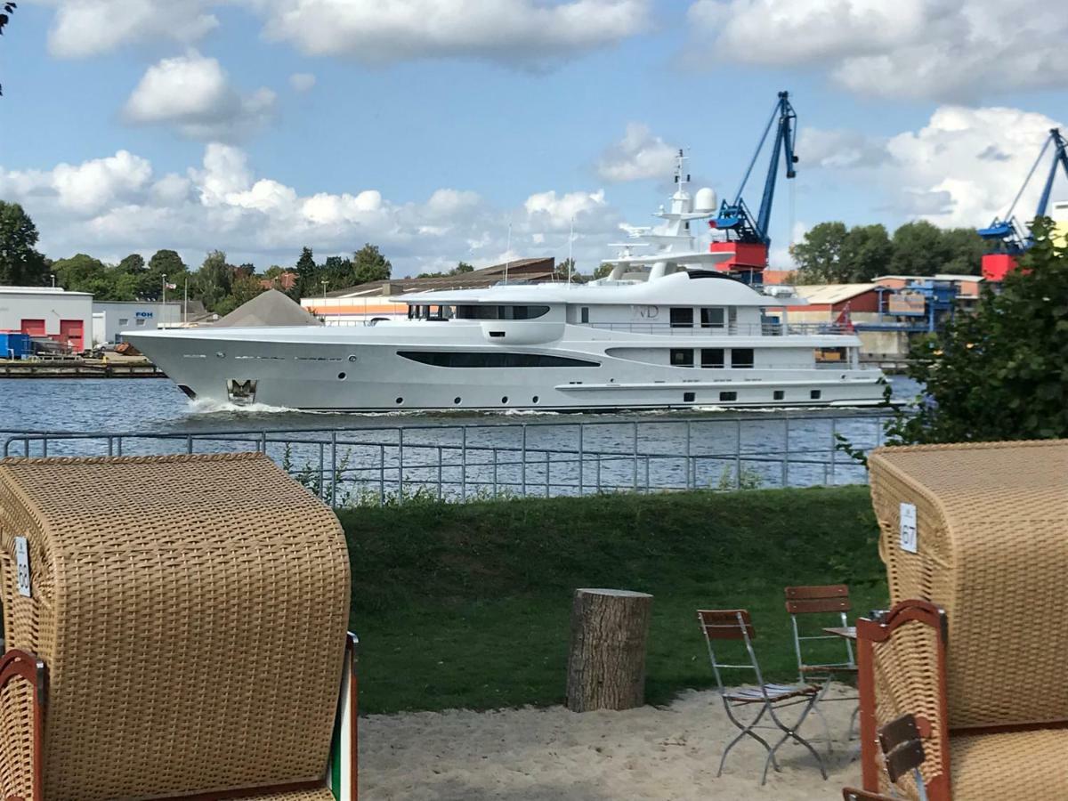 Kanal-Haus "Das Gaestehaus Direkt Am Nok" Osterrönfeld Exteriör bild